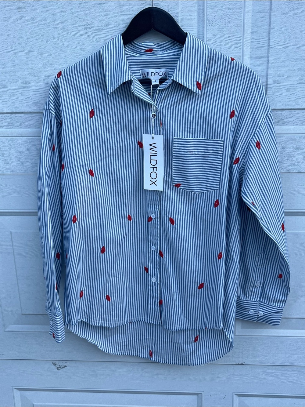 WILDFOX Blue & White Striped Button-Down Shirt with Red Lip Motif S